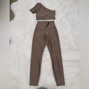 ALO Yoga Airlift Set